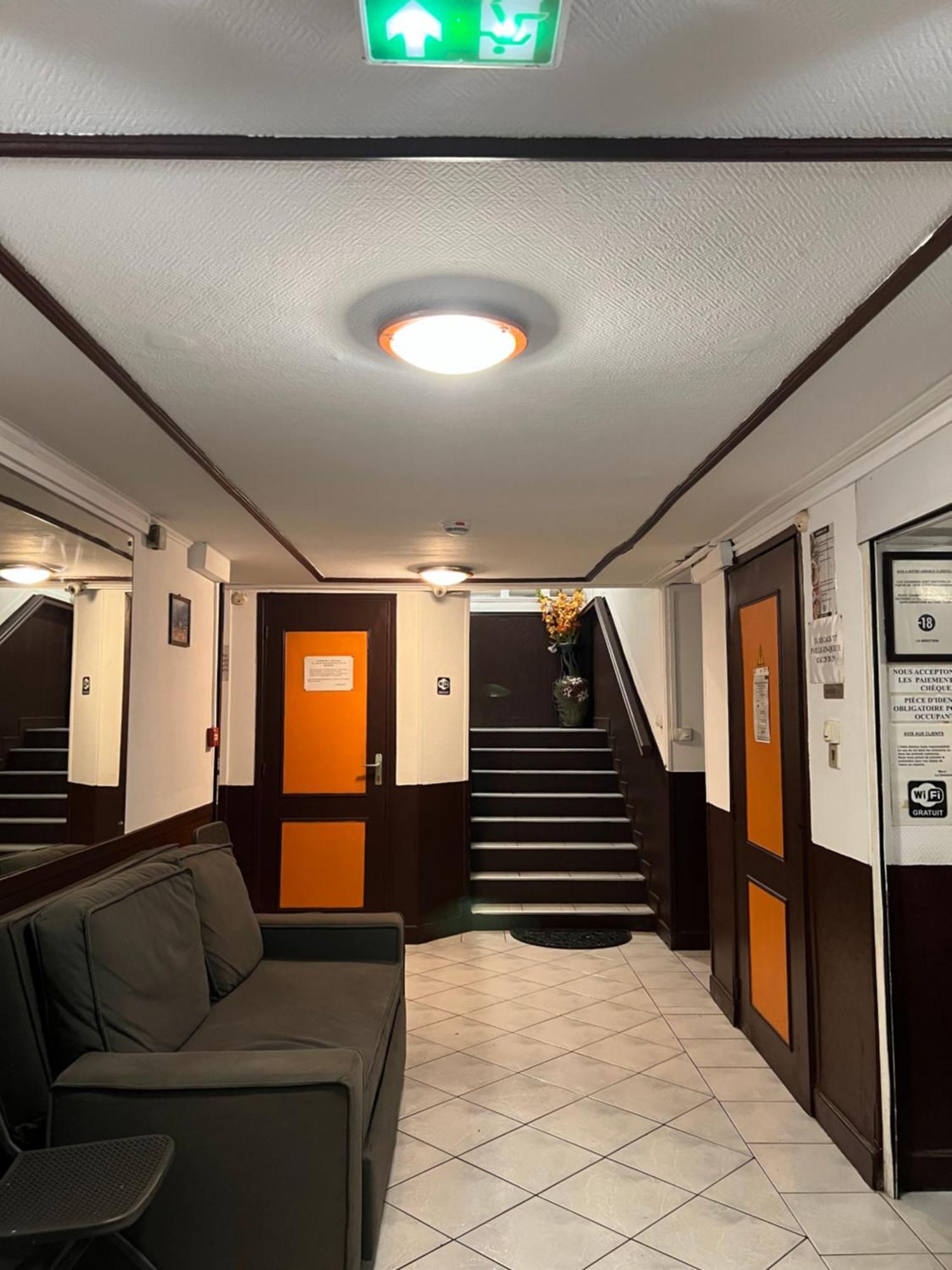 Hotel Du Centre Сен-Дени Экстерьер фото