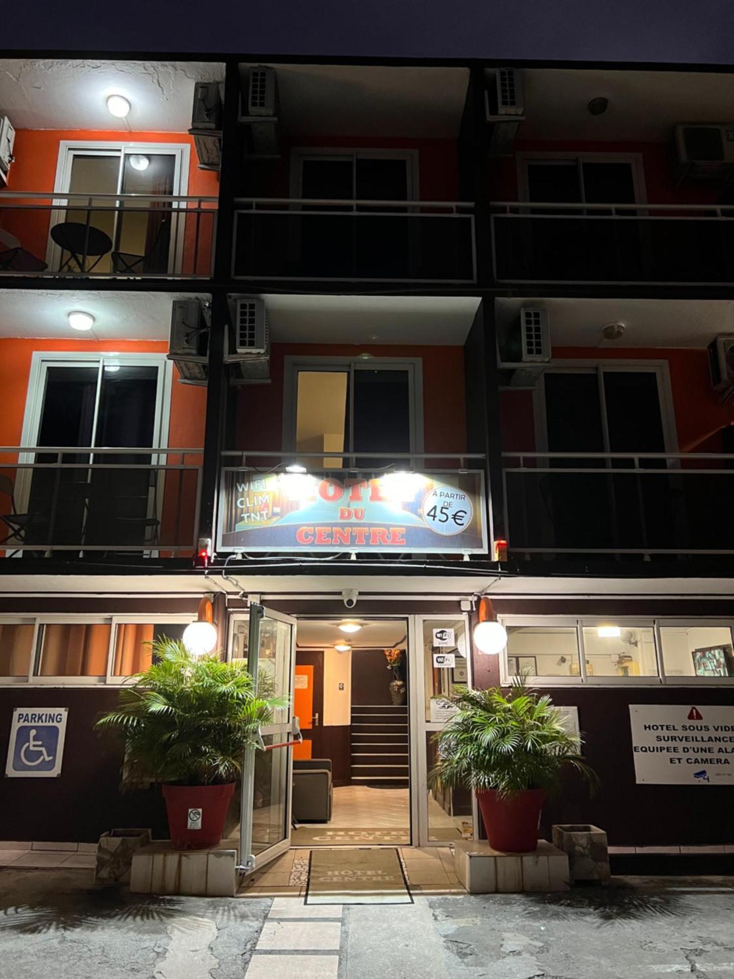 Hotel Du Centre Сен-Дени Экстерьер фото